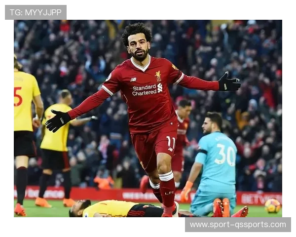 足球巨星偶像的传奇之路：从青涩少年到全球瞩目的足球天王